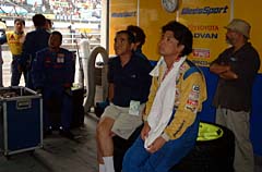 �c��10���ő��d�N���b�V���B���j�^�[�����߂�X�^�b�t