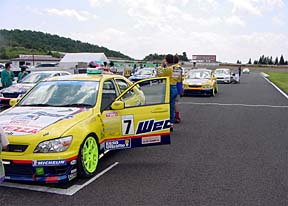 後方から1台パスして2台目に挑んだが・・・